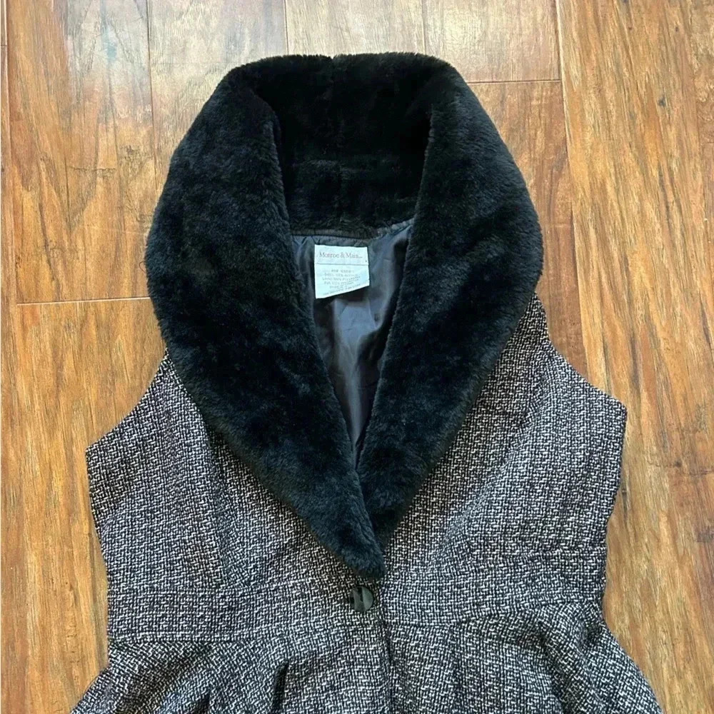 Monroe and Main Women’s Size 8 Mini Dress With Faux Fur Collar - Picture 3 of 7